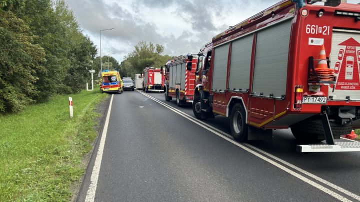 Zderzenie trzech pojazdów na DK-11